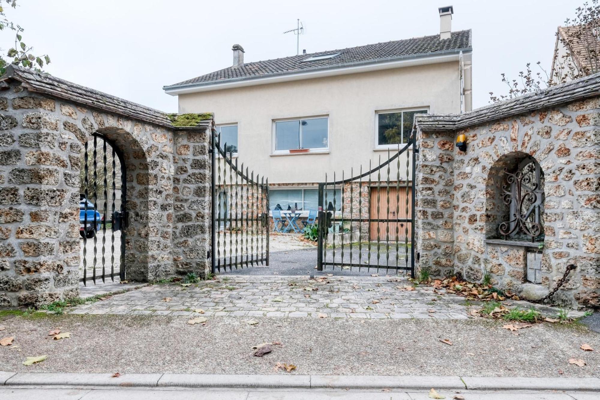 Studios De L'Etang Du Perray Le Perray-en-Yvelines Екстериор снимка